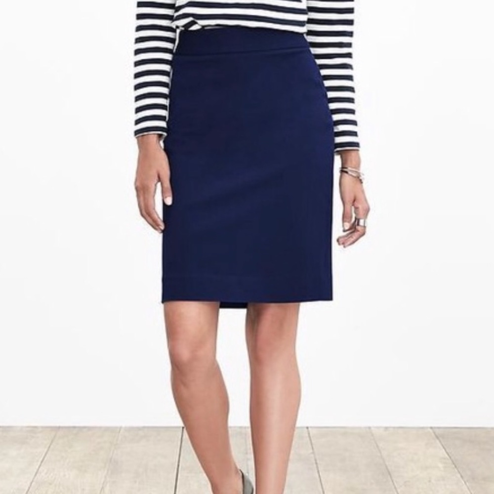 Banana Republic Sloan Fit Pencil Skirt in Navy